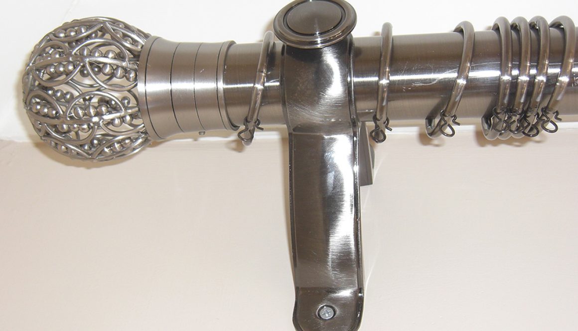 bay curtain pole