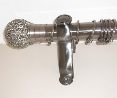 bay curtain pole