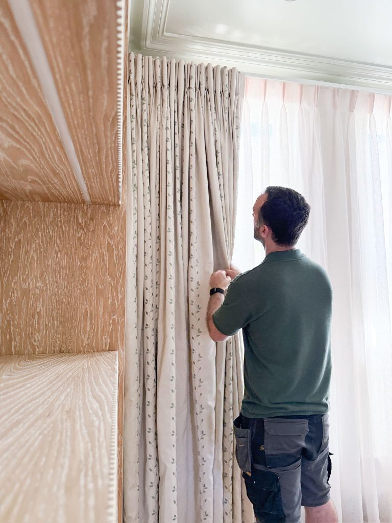 Curtain Fitter